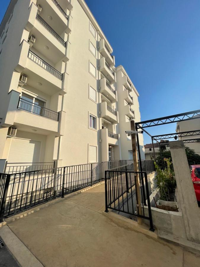 Elena Apartment Bar Exterior foto